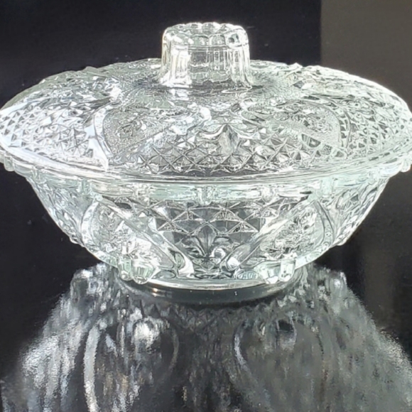 Vntg KIG Clear Hearts 💕 with 🌹 Roses Pressed Glass Candy Dish with Lid - Picture 5 of 12